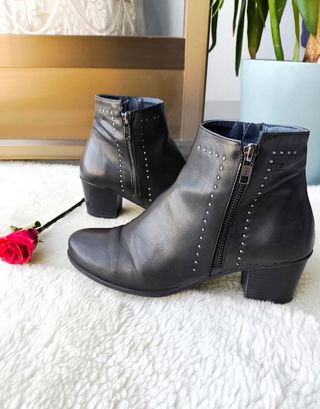 Botines negros tacón