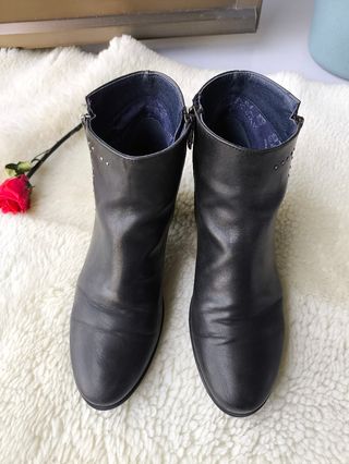 Botines negros tacón