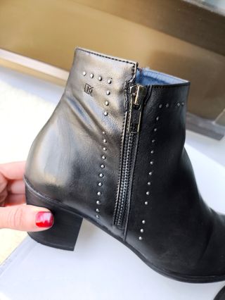 Botines negros tacón