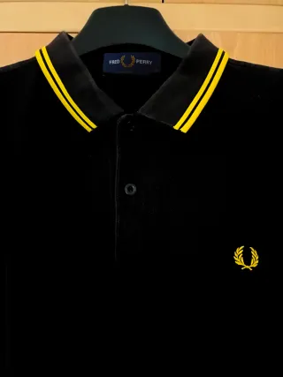 Polo Fred Perry Negro y Dorado Original