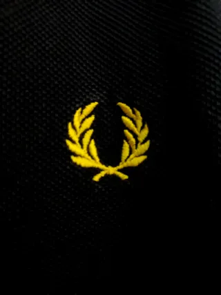 Polo Fred Perry Negro y Dorado Original