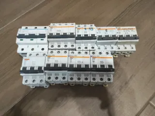 Lote protecciones eléctricas