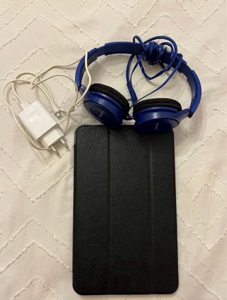 tablet samsung con funda y cargador como nueva