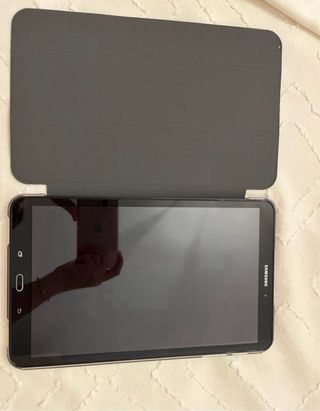 tablet samsung con funda y cargador como nueva