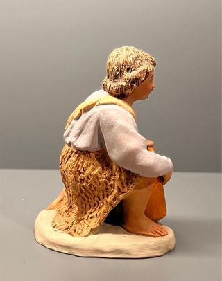 Figura de Belén. Niño Adorando. Castells.