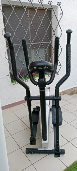 Bicicleta Elíptica Gris y Negra