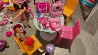 Casa Barbie con bambole e accessori