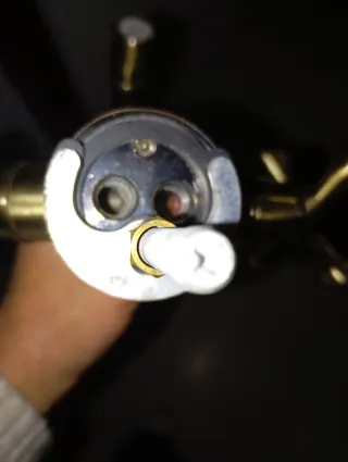 Grifo de latón para lavabo