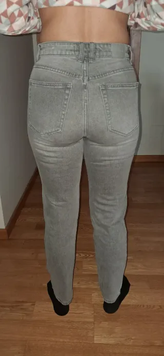 Mom fit Pull and Bear grises talle alto