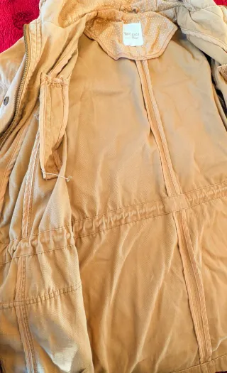 Chaqueta parka mostaza