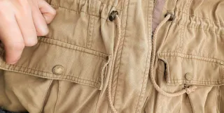 Chaqueta parka mostaza