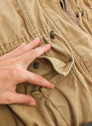 Chaqueta parka mostaza