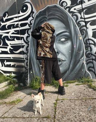 Conjunto sudadera y pantalón estampado leopardo