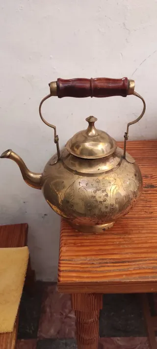 Tetera de latón