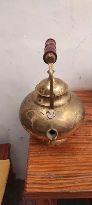 Tetera de latón