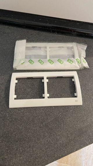 Marcos Dobles Enchufe/Interruptor BJC IRIS