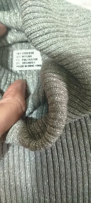 Jersey cuello cisne gris con brillos