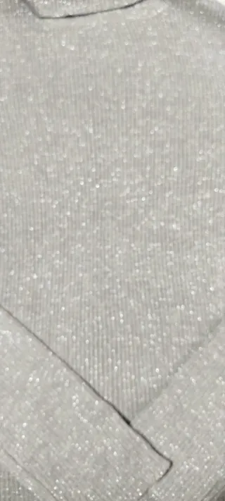 Jersey cuello cisne gris con brillos