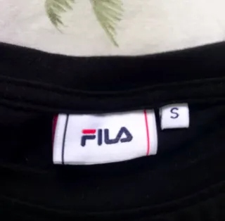 Camiseta Fila Negra con Logo