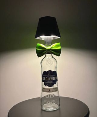 Lampada Keglevich con fiocco verde