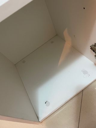 mueble blanco con puerta