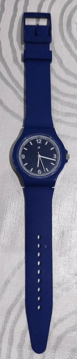 Reloj azul
