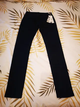 Pantalón vaquero niño con etiqueta