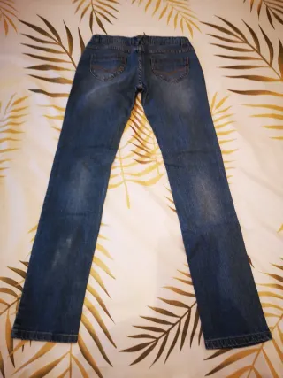 Pantalón vaquero niño con etiqueta