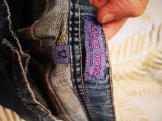 Pantalón vaquero niño con etiqueta