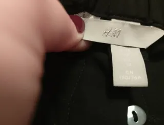 Falda negra con cinturón