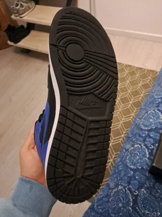 Zapatillas Jordan 1 Mid Negro y Azul