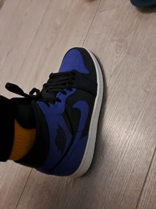 Zapatillas Jordan 1 Mid Negro y Azul