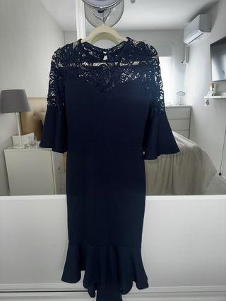 Vestido fiesta azul encaje manga campana