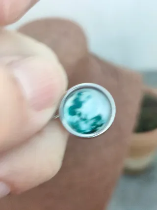 Collar plateado con colgante luna