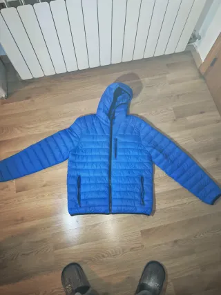 Plumífero azul hombre