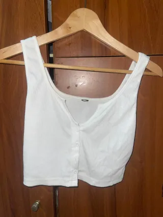 Top bianco con bottoni