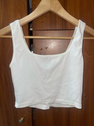 Top bianco con bottoni