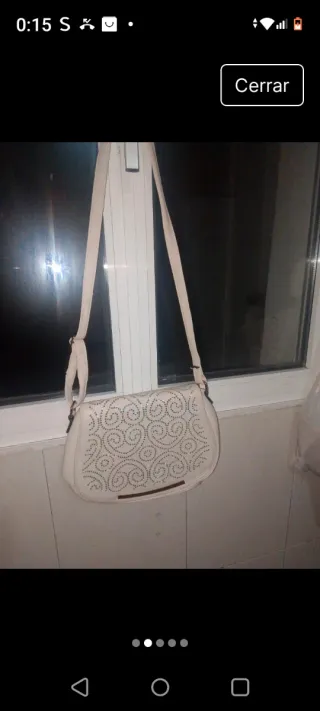 Bolso blanco con pedrería plateada