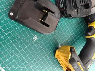 Adaptador DeWalt XR para Bateria Milwaukee M18