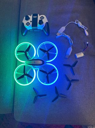 Dron con luces y mando