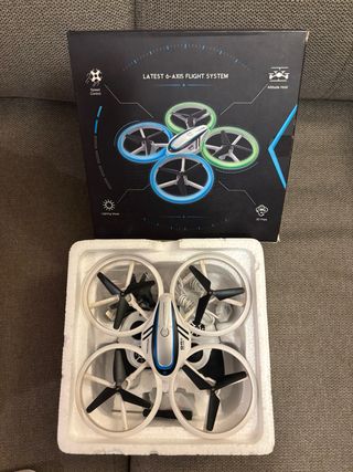 Dron con luces y mando