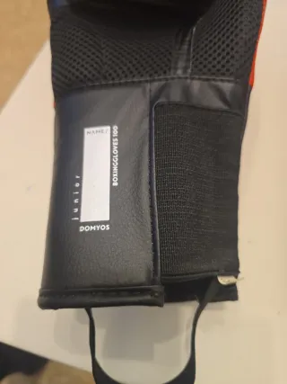 Guantes de boxeo rojos y negros para niños