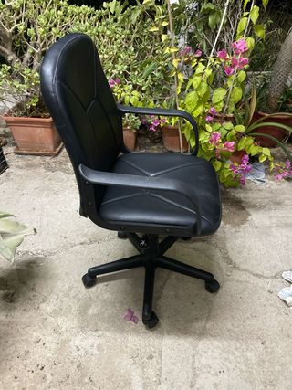 Silla de oficina negra