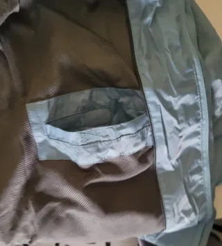 Chubasquero/Cortavientos Azul y Gris