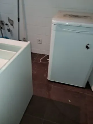 Nevera pequeña blanca