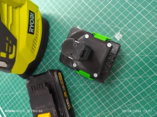 Adaptador Bateria Ryobi ONE+ para DeWalt