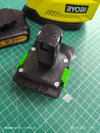 Adaptador Bateria Ryobi ONE+ para DeWalt