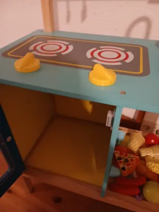 Cocinita de madera infantil con accesorios