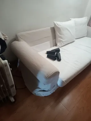 Sofá IKEA (posible cama quitando cojines)