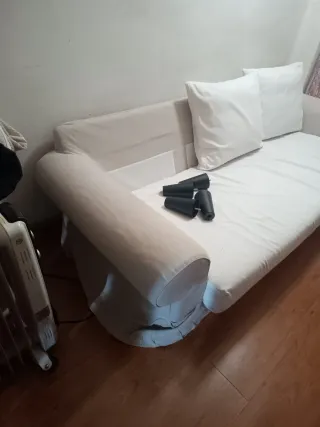 Sofá IKEA (posible cama quitando cojines)